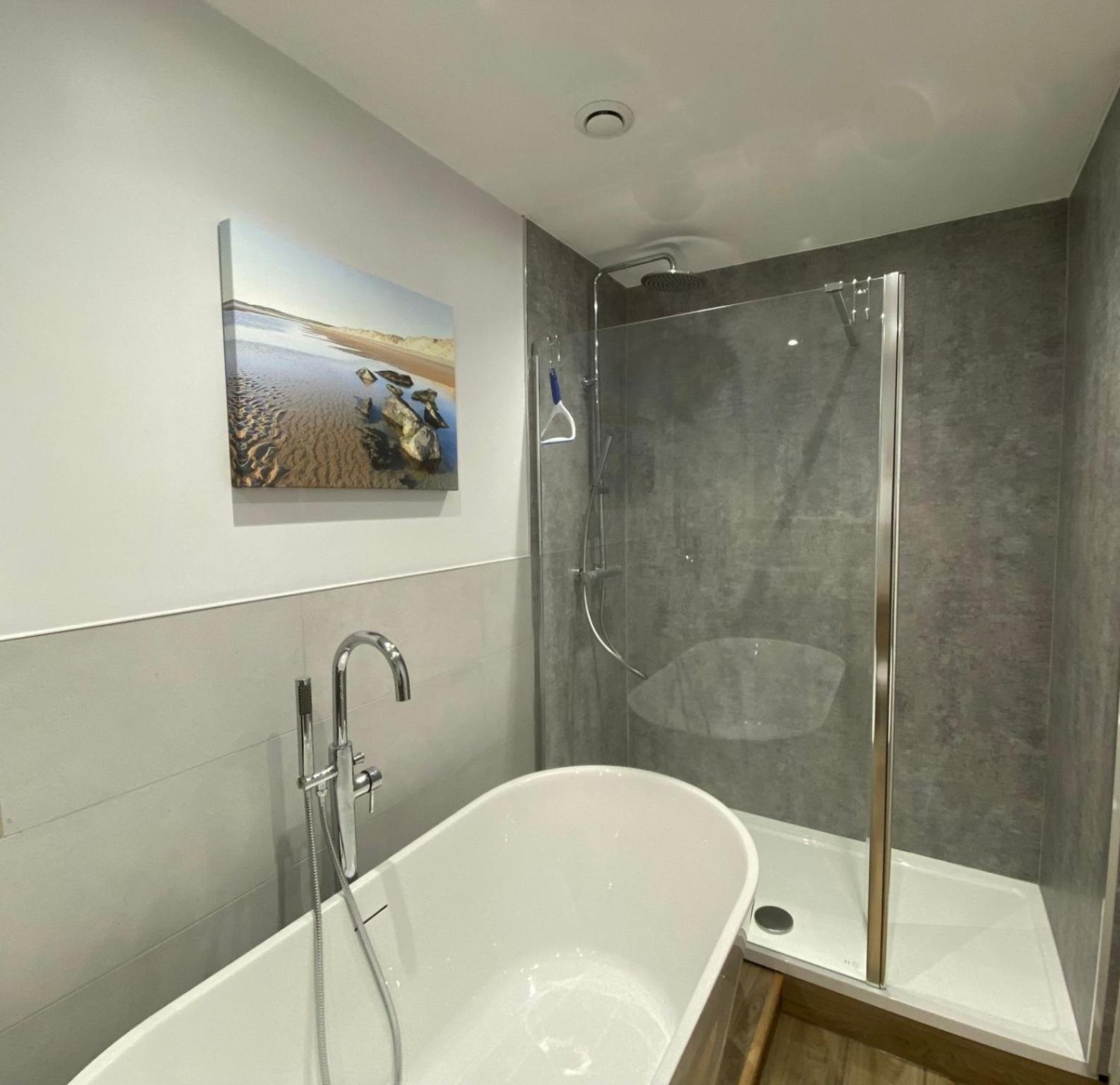 Coastal Retreat 150M From Beach Perfect For Families And Dogs Триадър Екстериор снимка